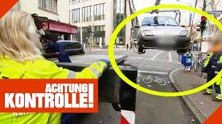 Direkt vor der Ampel geparkt: Falschparker wird abgeschleppt! | Achtung Kontrolle | Kabel Eins