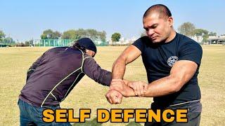 Road Fight With Commando #selfdefence #commando #missionsavenirbhaya @Commando Rider