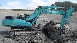 Kobelco SK500LC-11 ME loading ADTs - Part 2