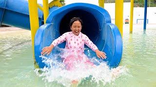 Keysha and Sheena Want to Swim Drama - Kids Playing Water Slide In The Swimming Pool