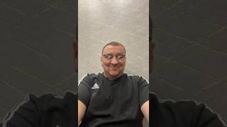 Поручик Ржевский катает Наташу на лодке. Наташа:-Ой, поручик, на правом берегу олени￼,