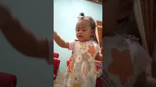 Maen lato lato  mau nangis #bayilucu #bayigemes #baby #cutebaby #cute #babygirl #shortvideo #shorts