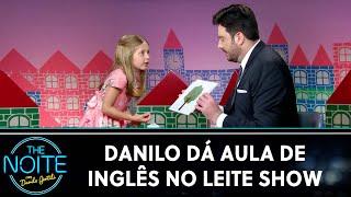 Milk Show? Danilo dá aula de inglês para as crianças | The Noite (01/05/24)