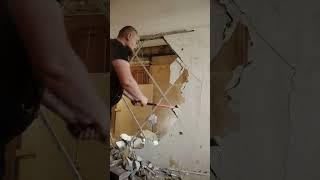 Демонтаж стены и антресоли за одну минуту #construction #демонтаж #топ #trend