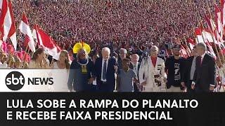 Lula sobe a rampa do Palácio do Planalto e recebe faixa presidencial | SBT News