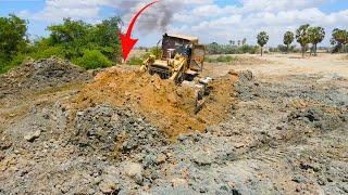 Excellent Work Strong Bulldozer With Excavator Pushing land mud