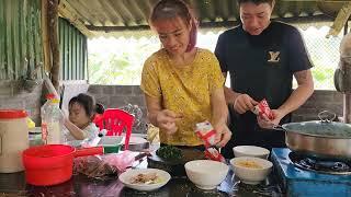 You harvest Huong kumquats and bring them to residential areas to sell [ Lý Thị Hương