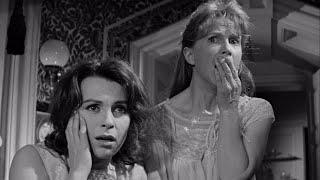 Desafios do Além (The Haunting 1963) - Entidade assustando Theo e Eleanor no quarto