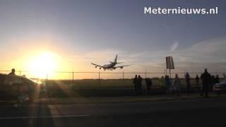 Spectaculaire doorstart Jumbo jet op airport Eelde