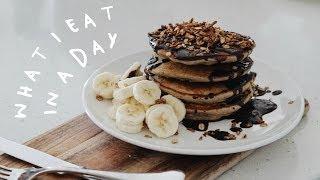WHAT I EAT IN A DAY (Vegan) | Delicious Pancake Recipe