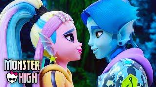 Lagoona Learns to Trust Gil  | Monster High