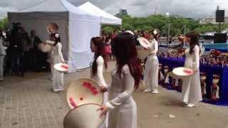 "Múa nón dancing" in Vietnamese Open Festival 2013