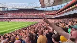 Wolverhampton Wanderers  fans make fun of Arsenal (hooligans)