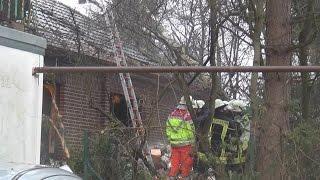 Wohnhaus brennt vollständig aus in Rösrath-Forstbach am 03.01.2015 + O-Ton