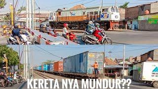 Maju mundur langsiran Kereta api Barang petikemas di Stasiun Semarang Tawang