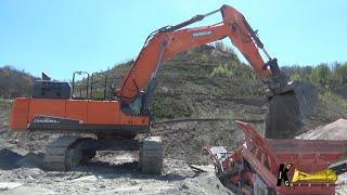 DOOSAN DX530 5 LC EXCAVATOR Loading Sandvik Heavy Duty Screener #doosan #excavator #digger