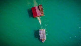 10 days of hunting for a bottle boat successfully pulled a luxury floating house to the middle of...