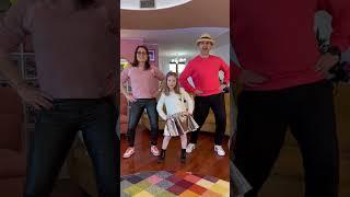 Salvo e Giorgia si scatenano con il nuovo balletto di Tik Tok con Mamma Cinzia! #shorts