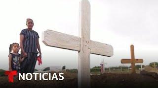 Así sepultan a migrantes muertos en el cruce a EE.UU. | Noticias Telemundo