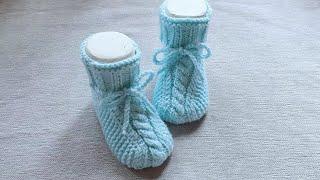 Author's booties on two spokes without a seam / 6-9 months