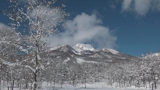 【上越妙高百景】　冬晴れに白く輝く妙高山（新潟県妙高市）