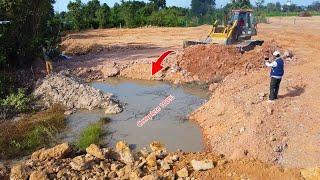 Amazing work!! Complete 100% use dozer KOMATSU D65Px pour soil delete pit with heavy dump truck