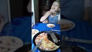 Внучка готовит пиццу 2 часть