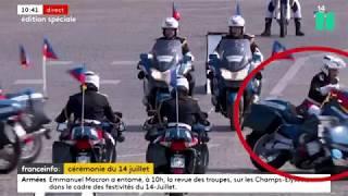 14 juillet: deux motards de la Garde républicaine chutent pendant leur chorégraphie