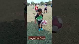Latihan Juggling Bola #shorts #videoshort #juggling #jugglingballs