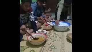 MAU MAKAN MALAH TUMPAH 