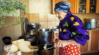 Ein Tag Krimtataren. Kochen TRADITIONELLE Krim-Tataren-Mahlzeit - CHEBUREKI!