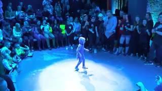 Five Year Old Girl Dancing Shuffle  Very Cool!