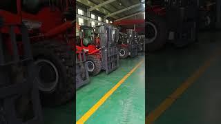 Customers visiting and inspecting the Kaystar fork lift factory