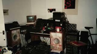 aphex twin - digeridoo - rare afx studio pics - aphex twin studio