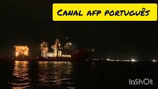 Navio bate na Ponte Rio Niterói.