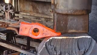 Molten Metal Magic: From Iron to Hammer in Minutes!