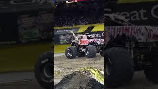 #monstertruck two wheels skills show #shorts #eterno #monsterjam #stunt #skills #motorsport