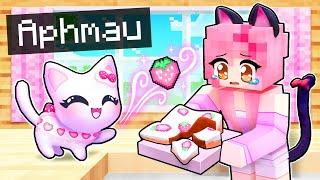 Playing Minecraft as a HELPFUL Strawberry Cake Kitten!