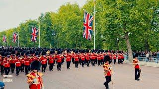 HUNDREDS OF HORSES & GUARDS MARCH FROM HORSE GUARDS PARADE | Horse Guards, Royal guard, Kings Guard