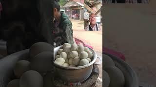 First time for me to taste Boiled Duck Eggs with garlic sauce, (Balut) Cambodian street food, Yummy.