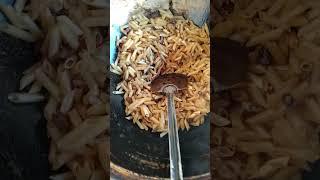 Ошаққа пісіріп жатқаным ет пен макарон! Ауылым!