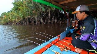 Hujan membawa berkah, panen udang besar saat mancing di sungai.