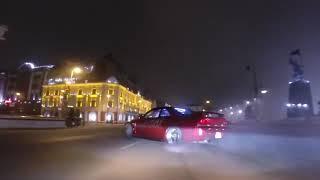 Toyota Mark II и Nissan Skyline «дрифтят» в центре Владивостока