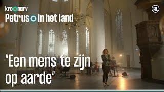 Lied 538: Een mens te zijn op aarde | Petrus in het land | KRO-NCRV