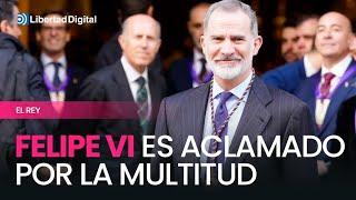 El rey Felipe VI es aclamado por una multitud a su llegada y salida a Jesús de Medinaceli