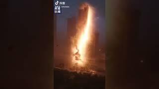 Жесть! Молния бабахнула так бабахнула  // Байки из Китая