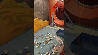 Хваталка - любимый советский игровой аппарат. С чупа чупсами шансов нет конечно