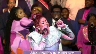 Kierra Sheard Kelly Directing and Evangelist Dorinda Clark Cole Praise Break at COGIC AIM 2024!