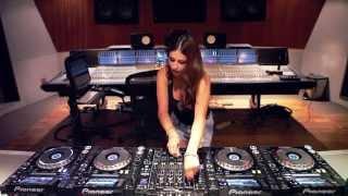 Juicy M mashuping on 4 CDJs - NEW 2015!