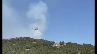 Αεροσκάφος επιχειρεί στη φωτιά στο όρος Παγγαίο